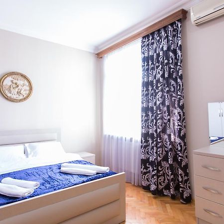 Hotel Cattaleya Batumi Exterior photo