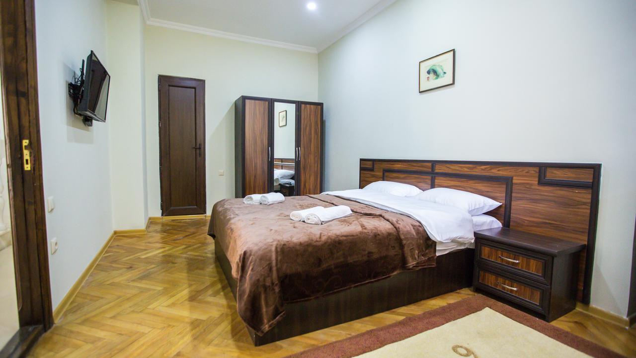 Hotel Cattaleya Batumi Exterior photo