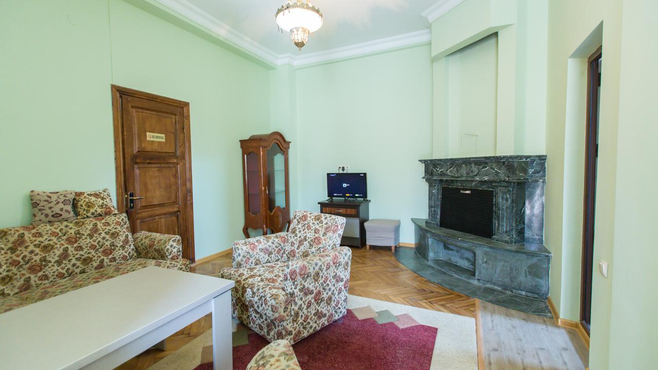 Hotel Cattaleya Batumi Exterior photo